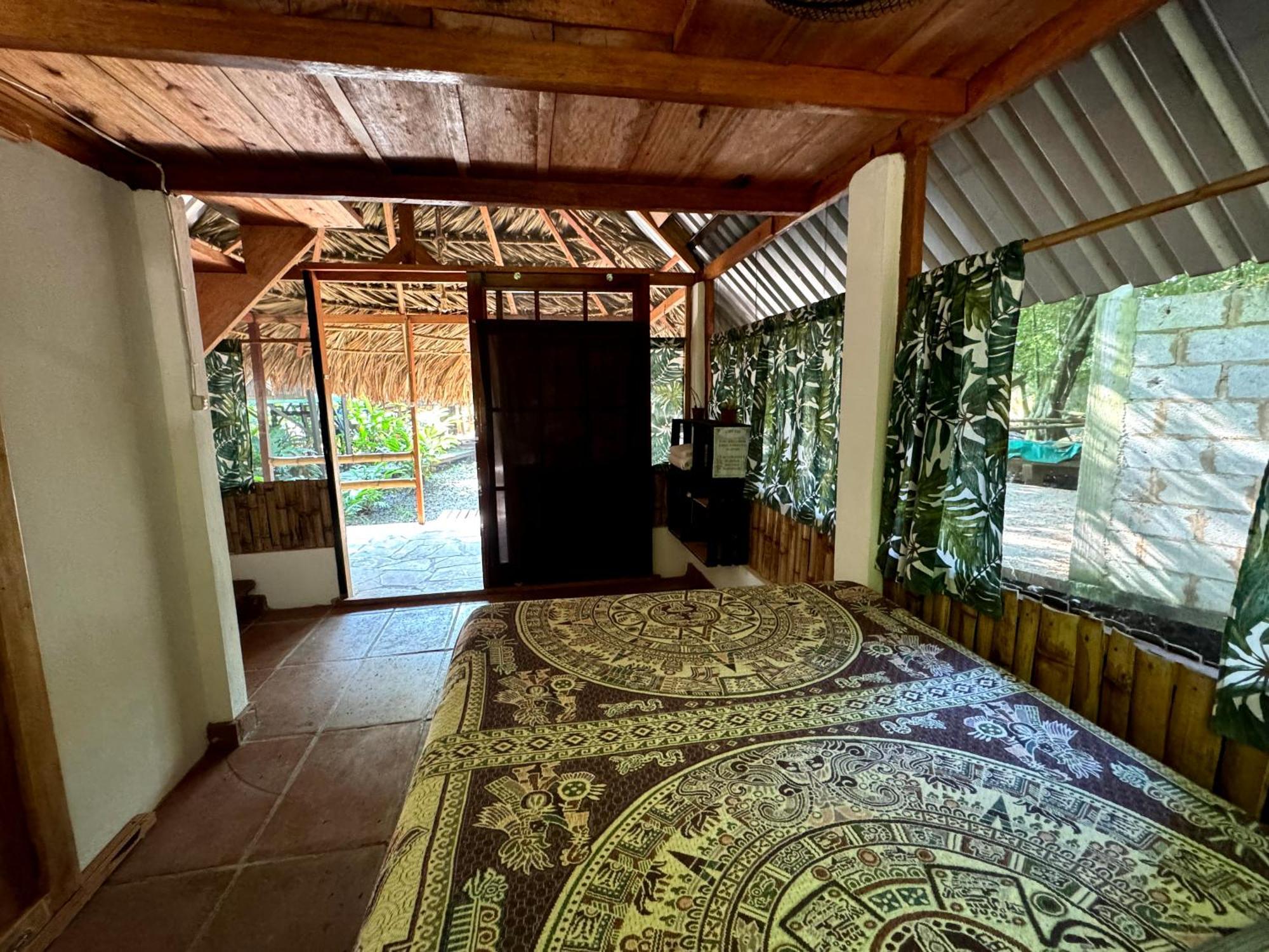 Cabanas Bambutan Palenque Rum bild
